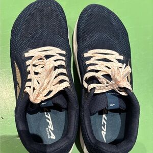 Altra escalante running sneakers